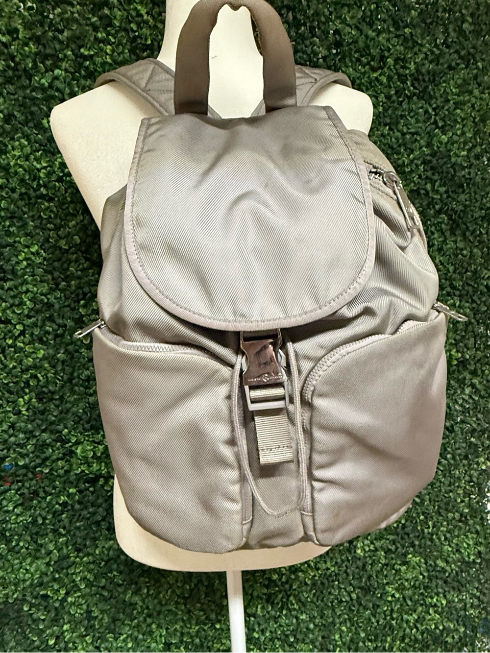 🤍 Lululemon Silver Gray Drawstring Backpack